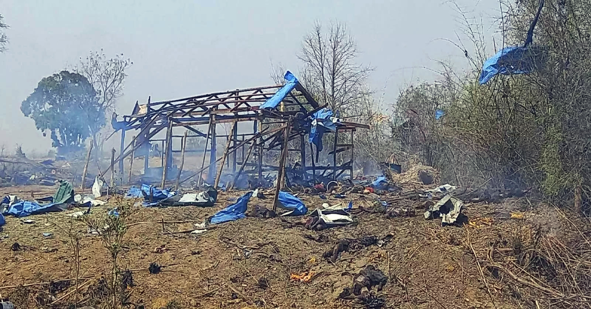 সেনাবাহিনীর হামলায় ধ্বংস হয়ে গেছে ওই এলাকার বেশ কিছু বাড়িঘর। ছবি- দ্য ইকোনোমিকস টাইমস সেনাবাহিনীর হামলায় ধ্বংস হয়ে গেছে ওই এলাকার বেশ কিছু বাড়িঘর। ছবি- দ্য ইকোনোমিকস টাইমস
