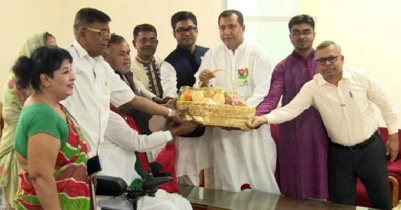 স্বাধীনতা দিবসে বীর মুক্তিযোদ্ধাদের মিষ্টান্ন দিলেন প্রধানমন্ত্রী