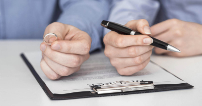 How can a divorce lawyer help you