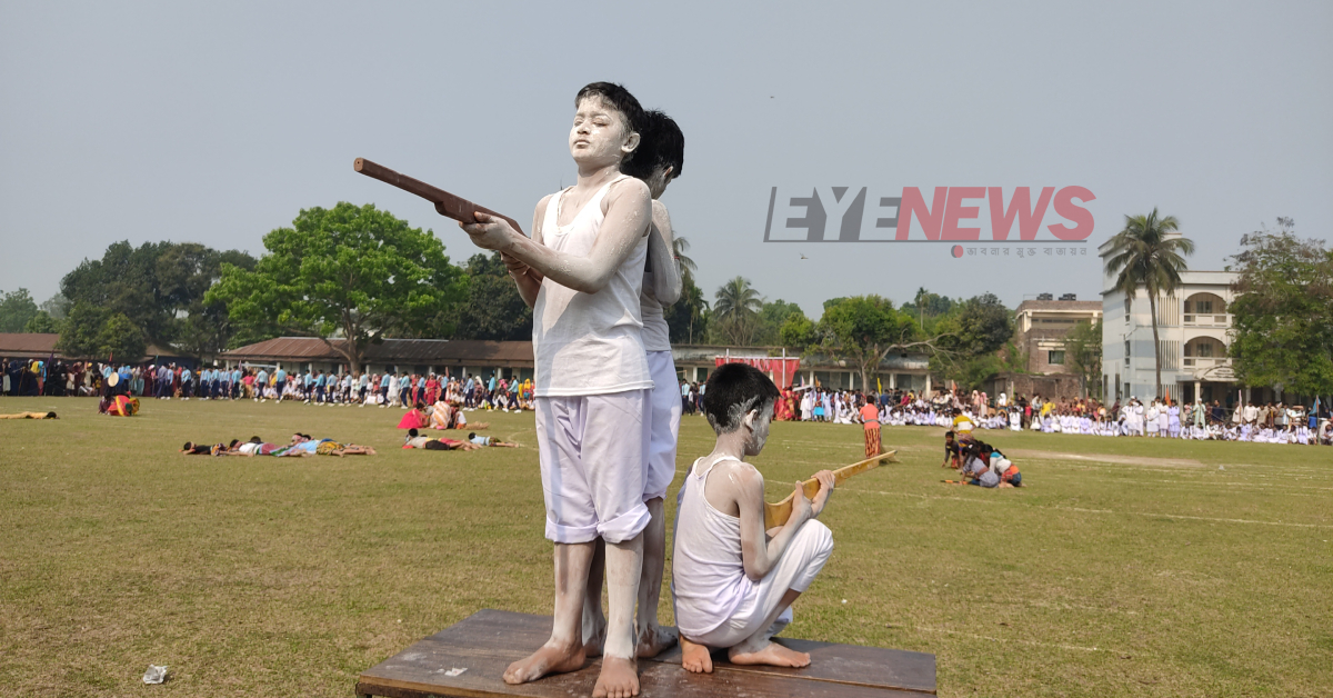 স্বাধীনতা দিবসে শিক্ষার্থীদের অংশগ্রহণে মুক্তিযুদ্ধর চিত্র। ছবি- আই নিউজ