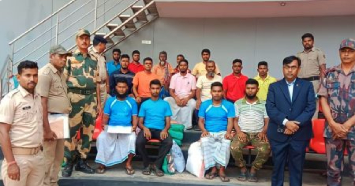 ভারত সীমান্তে আটকে পড়া বাংলাদেশী জেলেরা। ছবি- প্রতিনিধি ভারত সীমান্তে আটকে পড়া বাংলাদেশী জেলেরা। ছবি- প্রতিনিধি