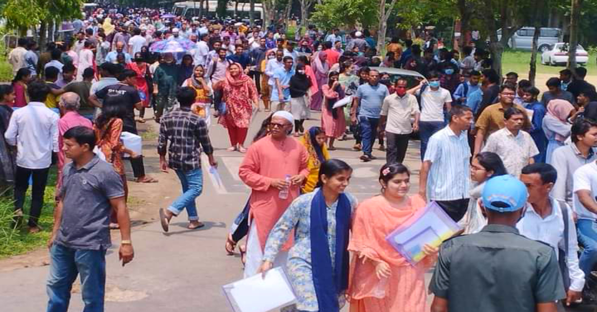 ভর্তি পরীক্ষায় অংশগ্রহণ করতে আসা শিক্ষার্থীরা। ছবি- আই নিউজ ভর্তি পরীক্ষায় অংশগ্রহণ করতে আসা শিক্ষার্থীরা। ছবি- আই নিউজ
