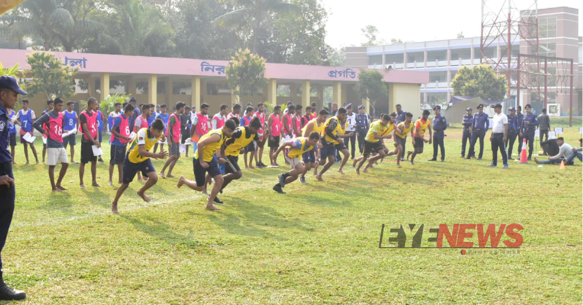কনস্টেবল পদে আবেদনকারীদের শারীরিক পরীক্ষা অনুষ্ঠিত হয়। ছবি- আই নিউজ