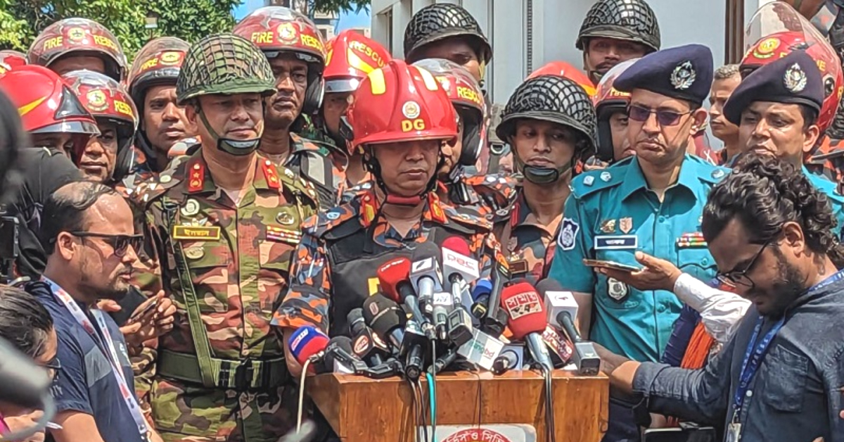 সংবাদ সম্মেলনে ফায়ার সার্ভিস ও সিভিল ডিফেন্সের (ডিজি) ব্রিগেডিয়ার জেনারেল মো. মাইন উদ্দিন।