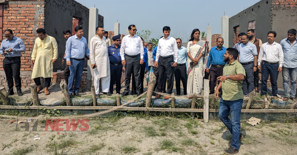 বানারীপাড়ায় পৌর শহরের ১ নম্বর ওয়ার্ডে আশ্রয়ন প্রকল্প পরিদর্শন করছেন বরিশাল বিভাগীয় কমিশনার ও ডিসি। বানারীপাড়ায় পৌর শহরের ১ নম্বর ওয়ার্ডে আশ্রয়ন প্রকল্প পরিদর্শন করছেন বরিশাল বিভাগীয় কমিশনার ও ডিসি।