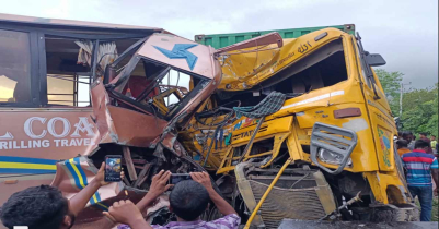 মহাসড়কে বাস-কাভার্ড ভ্যানের সংঘর্ষে চালক নি হ ত
