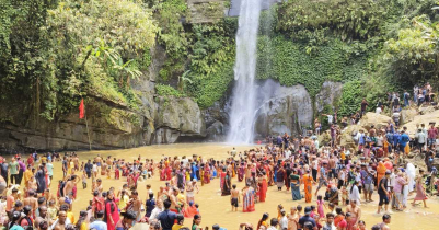 মাধবকুন্ডে বারুণী স্নান উৎসবে লাক্ষাধিক মানুষের ঢল মাধবকুন্ডে বারুণী স্নান উৎসবে লাক্ষাধিক মানুষের ঢল