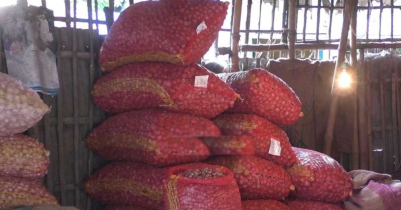 ভারত থেকে এলো আরও ৩০০ টন পেঁয়াজ 