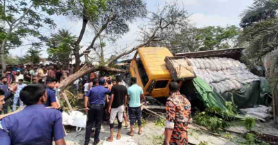 ঝালকাঠিতে সড়কে ত্রিমুখী সংঘ*র্ষে ১১ জনের মৃ-ত্যু 