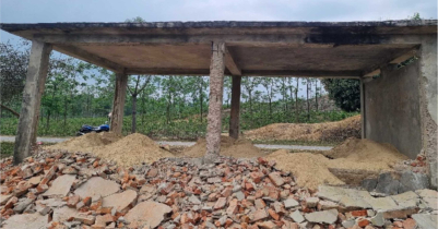 আরেকটি পরিত্যক্ত যাত্রী ছাউনি পুনর্নির্মাণ করছেন ব্যারিস্টার সুমন