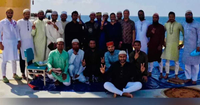জাহাজেই ঈদের নামাজ পড়লেন জি ম্মি নাবিকরা