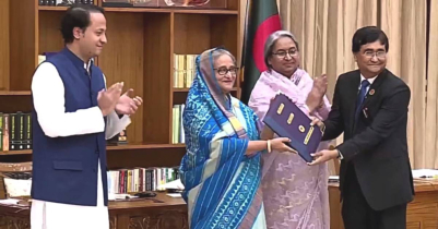 এইচএসসির ফলাফল প্রধানমন্ত্রীর কাছে হস্তান্তর 