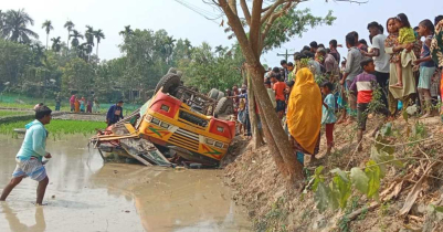 পিকনিকের যাত্রীবাহী বাস খাদে পড়ে শিশুসহ আহত ৫৫