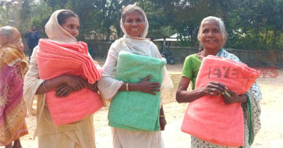 আমার কিনার টেকা নাই, এই কম্বল পাইয়া বেজান খুশি হইলাম আমার কিনার টেকা নাই, এই কম্বল পাইয়া বেজান খুশি হইলাম