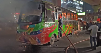রাজধানীতে সন্ধ্যায় যাত্রীবাহী বাসে আগুন 