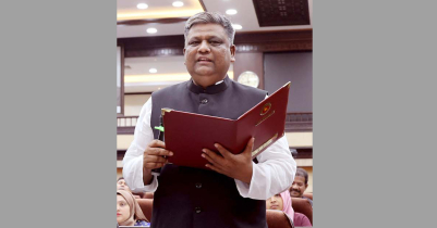 শপথ নিলেন আনোয়ারুজ্জামান, গদি পাচ্ছেন অক্টোবরে 