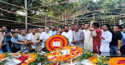 Anwaruzzaman Chowdhury pays tribute at Dhanmondi-32