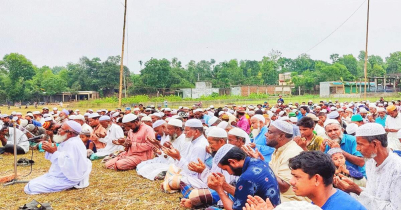 Kulaura Muslims offer special prayer for rain