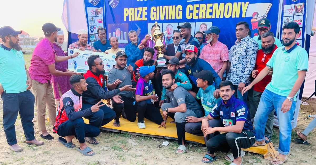 খেলায় কেসিসি কচুয়া আর এ টাইটান্সকে হারিয়ে চ্যাম্পিয়ন হয়েছে কেসিসি কচুয়া ক্রিকেট ক্লাব। ছবি- আই নিউজ