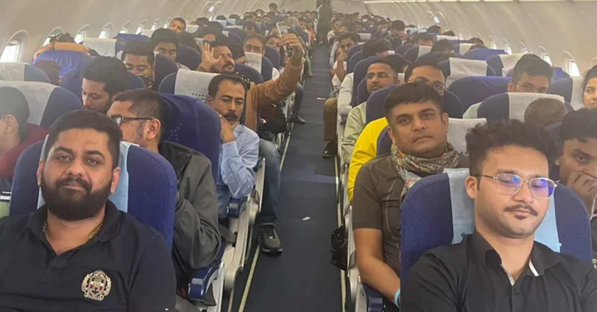 ঘন কুয়াশার কারণে ঢাকার হজরত শাহজালাল আন্তর্জাতিক বিমানবন্দরে জরুরি অবতরণ করে বিমানটি।