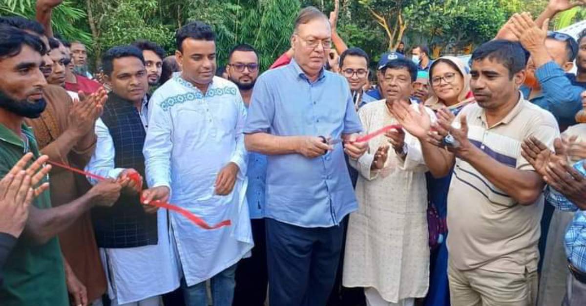 গার্ডার ব্রিজ উদ্বোধন করছেন উপাধ্যক্ষ ড. মো. আব্দুস শহীদ এমপি। ছবি- আই নিউজ