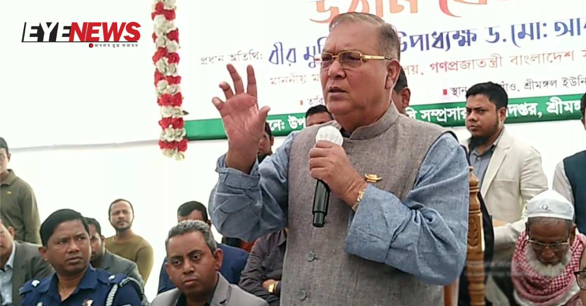 কৃষি উৎপাদন বৃদ্ধি বিষয়ে কৃষকদের সাথে উঠান বৈঠকে কৃষি মন্ত্রী আব্দুস শহীদ এমপি। ছবি- আই নিউজ