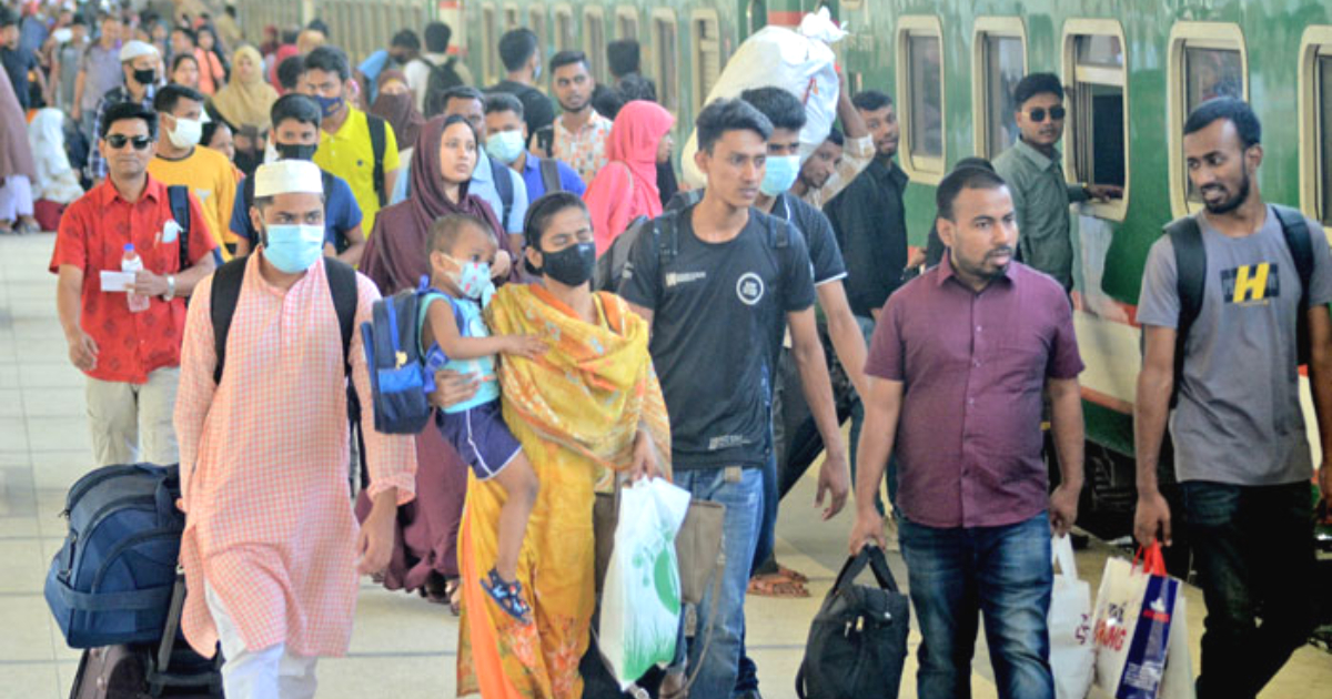 ঈদের ছুটি ঢাকাবাসী মানুষ ফিরে যাবেন নিজেদের গ্রামের বাড়িতে। ছবি- সংগৃহীত