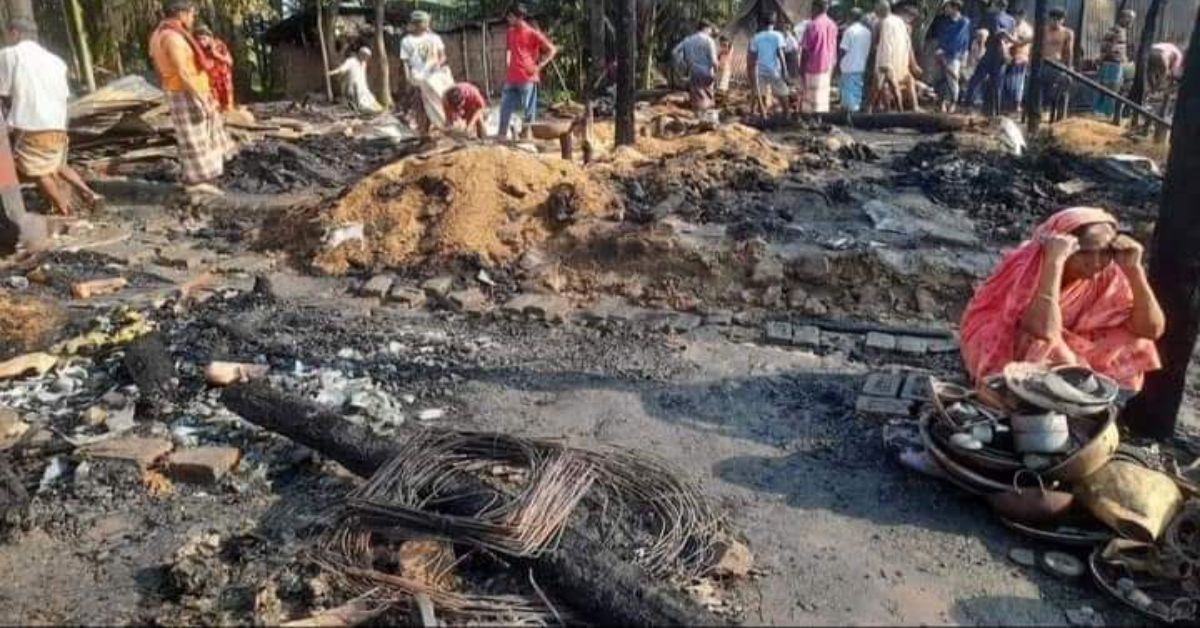 পুড়ে ছাই হয়ে যাওয়া ধ্বংস্তুপের ওপর বসে আছেন ক্ষতিগ্রস্থ এক নারী। ছবি- আই নিউজ