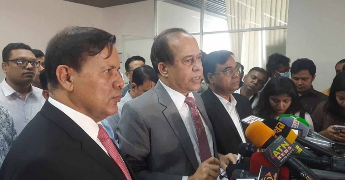 সাংবাদিকদের সামনে প্রধান নির্বাচন কমিশনার (সিইসি) কাজী হাবিবুল আউয়াল। ছবি- সংগৃহীত