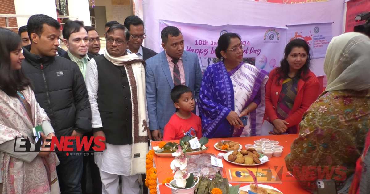 মৌলভীবাজার জেলা শিল্পকলা একাডেমি প্রাঙ্গণে বসেছে পিঠা মেলা।