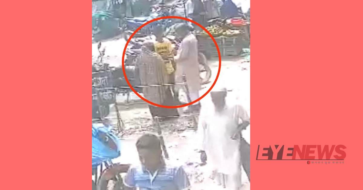 লাল বৃত্তের ভেতরে ছাবিয়া বেগমের সাথে কথিত পীরকে দেখা যাচ্ছে। ছবি- আই নিউজ লাল বৃত্তের ভেতরে ছাবিয়া বেগমের সাথে কথিত পীরকে দেখা যাচ্ছে। ছবি- আই নিউজ