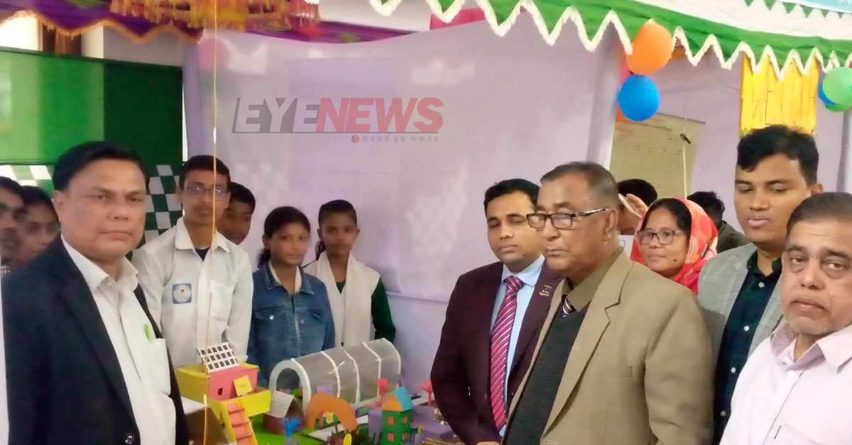 এবছর মেলায় মোট স্কুল ও কলেজ পর্যায়ে ১৮টি স্টল অংশগ্রহণ করে। ছবি- আই নিউজ