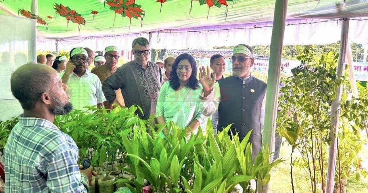 বৃক্ষোরোপনের মধ্য দিয়ে পরিবেশমন্ত্রী বৃক্ষরোপন সপ্তাহের উদ্বোধন করেন। ছবি- আই নিউজ বৃক্ষোরোপনের মধ্য দিয়ে পরিবেশমন্ত্রী বৃক্ষরোপন সপ্তাহের উদ্বোধন করেন। ছবি- আই নিউজ