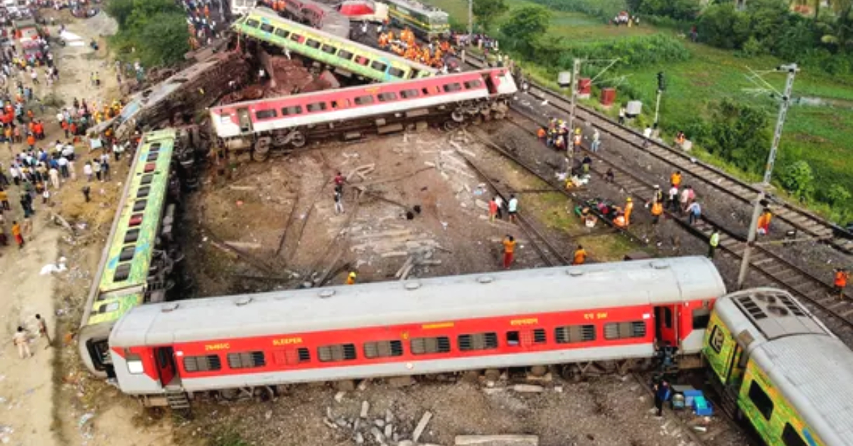 মর্মান্তিক এ দুর্ঘটনায় ট্রেনটি একেবারেই লাইনচ্যুত হয়ে যায়। ছবি- সংগৃহীত