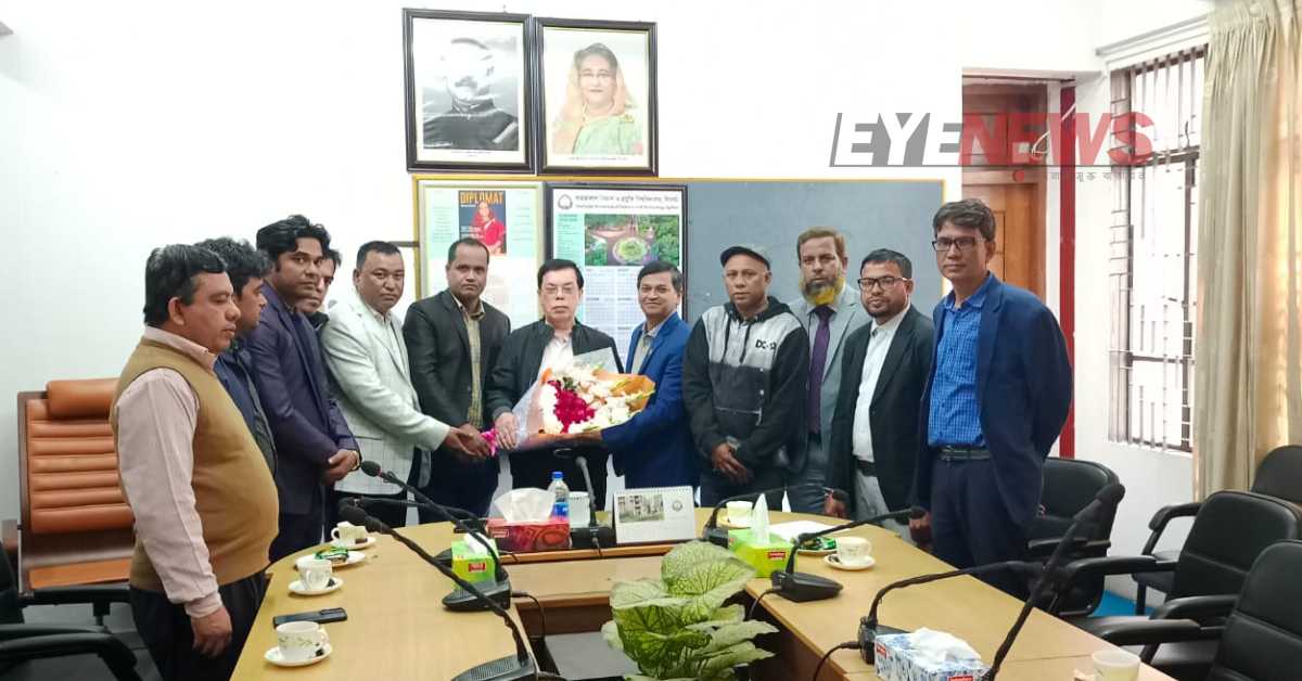উপাচার্যের সম্মেলন কক্ষে সৌজন্য সাক্ষাৎ অনুষ্ঠিত হয়। ছবি- আই নিউজ উপাচার্যের সম্মেলন কক্ষে সৌজন্য সাক্ষাৎ অনুষ্ঠিত হয়। ছবি- আই নিউজ