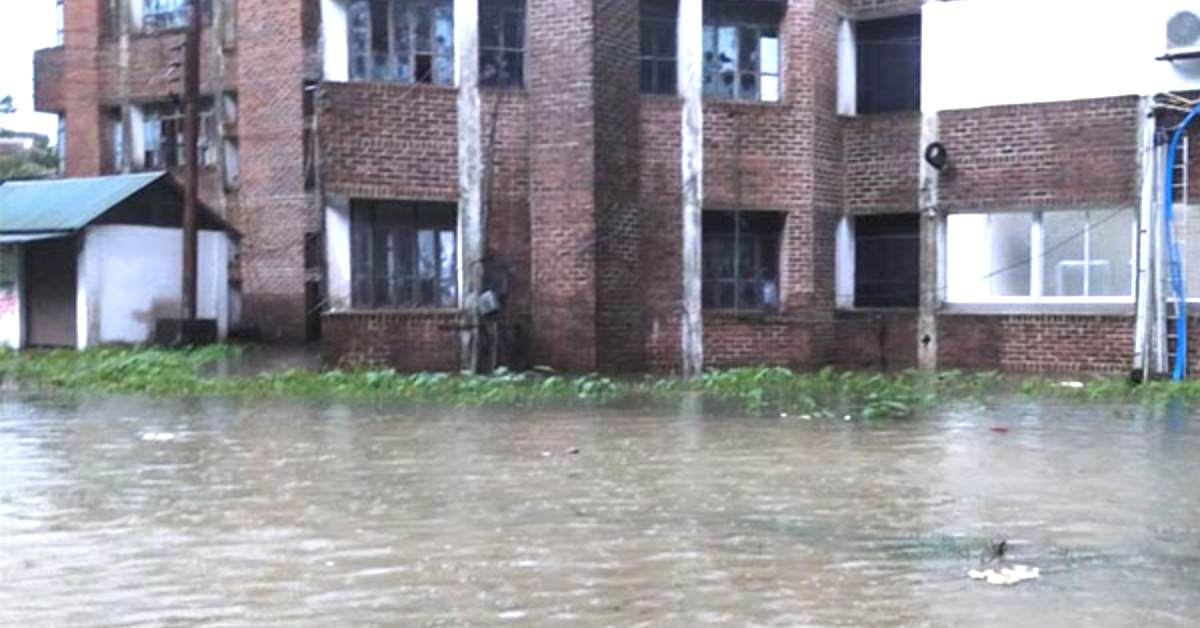 শাবিপ্রবি প্রাঙ্গণে ওঠেছে পানি। ছবি- সংগৃহীত শাবিপ্রবি প্রাঙ্গণে ওঠেছে পানি। ছবি- সংগৃহীত