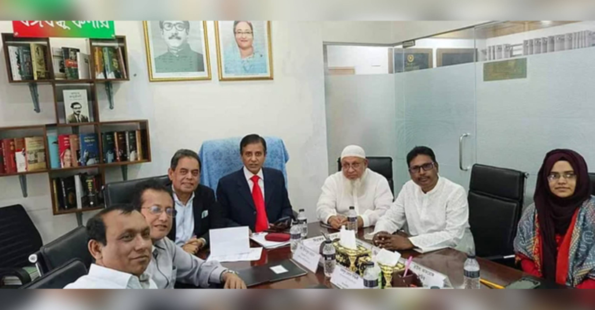 ন্যুনতম মজুরি বোর্ডের সঙ্গে শ্রমিক প্রতিনিধি দলের বৈঠক। ছবি- সংগৃহীত ন্যুনতম মজুরি বোর্ডের সঙ্গে শ্রমিক প্রতিনিধি দলের বৈঠক। ছবি- সংগৃহীত