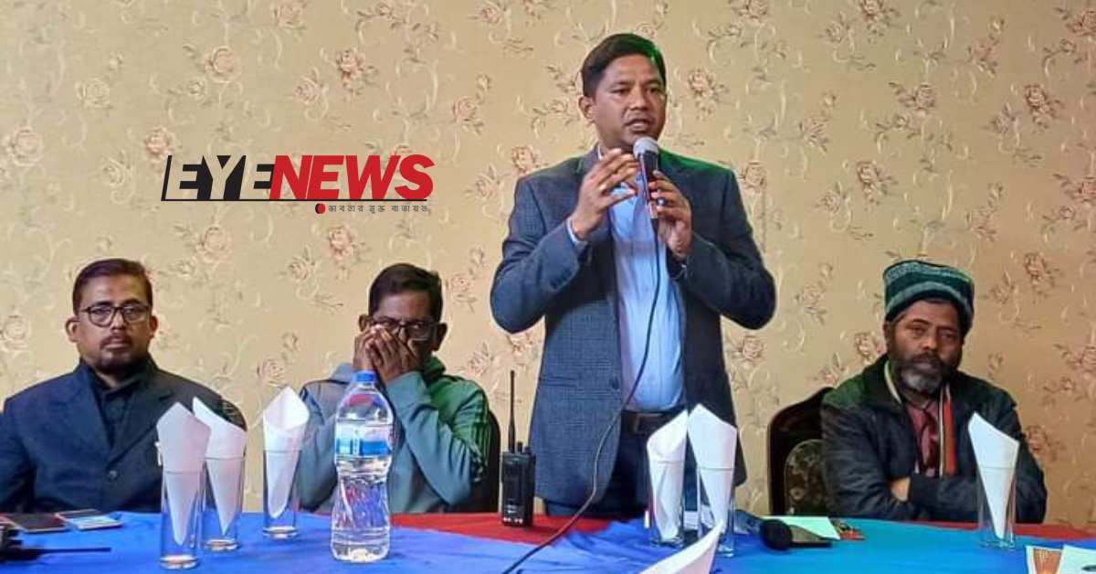 সাংবাদিকদের সাথে মতবিনিময় কালে নবাগত ওসি বিনয় ভূষন রায়। ছবি- আই নিউজ