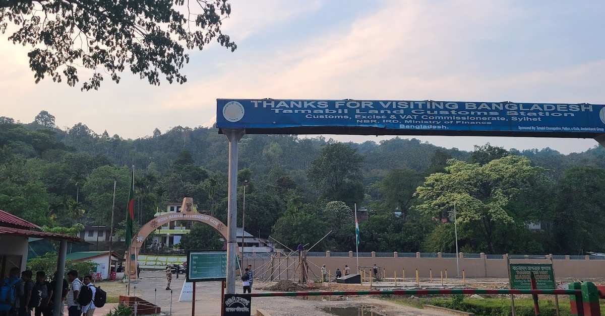 অতিরিক্ত শুল্ক বৃদ্ধির প্রতিবাদে ৭ দিন ধরে সিলেটের সব স্থলবন্দর দিয়ে পাথর আমদানি বন্ধ আছে।