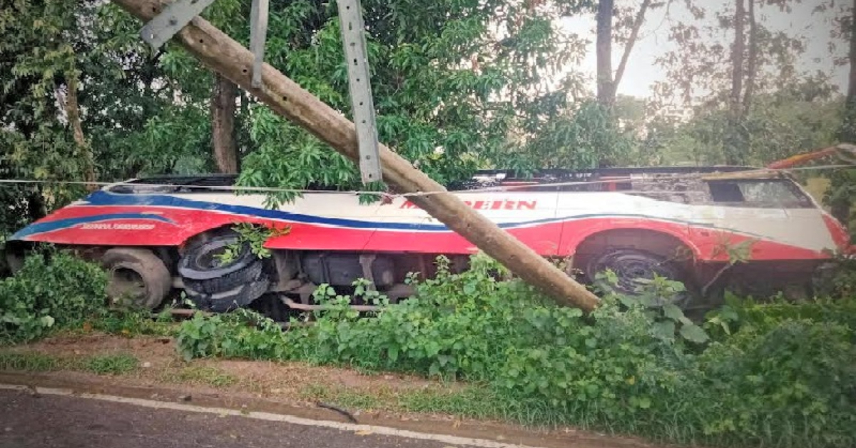 দুর্ঘটনা কবলিত বাসটি। ছবি- সংগৃহীত