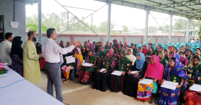 কমলগঞ্জে ৯০ নারী পেলেন সঞ্চয়কৃত অর্থের চেক ও সনদ