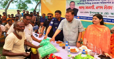 বৈশাখী ঝড়ে ক্ষ-তি-গ্র-স্ত মানুষের মাঝে অর্থ সহায়তা ও টিন বিতরণ করলেন কৃষিমন্ত্রী