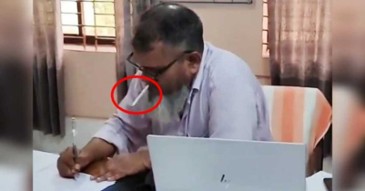 কুলাউড়ায় ‘চেইন স্মোকার’ সেই কর্মকর্তার বিরুদ্ধে `অ্যা/কশন` শুরু কুলাউড়ায় ‘চেইন স্মোকার’ সেই কর্মকর্তার বিরুদ্ধে `অ্যা/কশন` শুরু