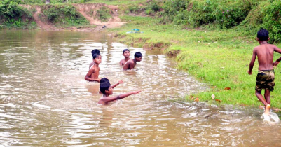 মৌলভীবাজারে ভ্যাপসা গরমে জনজীবন বিপর্যস্ত