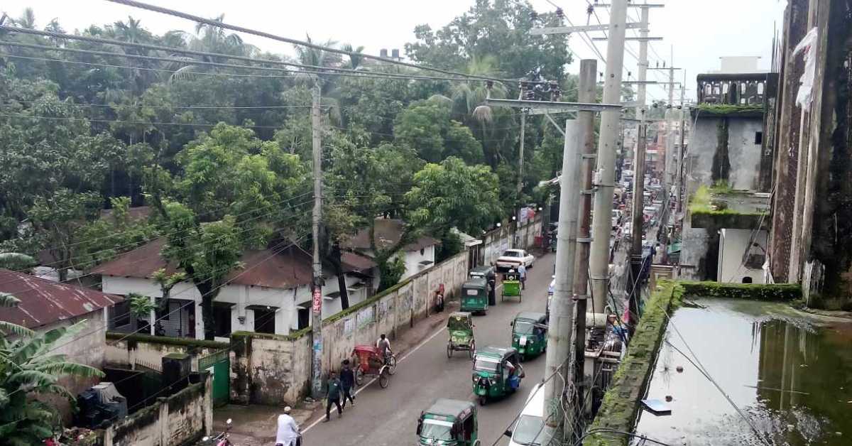 বৃষ্টির থাকায় ঈদের আগেও সড়কে দেখা যাচ্ছে না যানবাহনের ভিড়। ছবি- আই নিউজ বৃষ্টির থাকায় ঈদের আগেও সড়কে দেখা যাচ্ছে না যানবাহনের ভিড়। ছবি- আই নিউজ