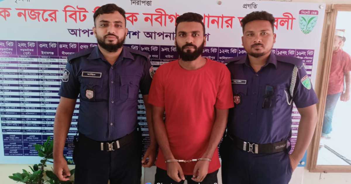 র‍্যাবের সহায়তায় আসামী সাজুকে গ্রেফতার করে পুলিশ। ছবি- আই নিউজ