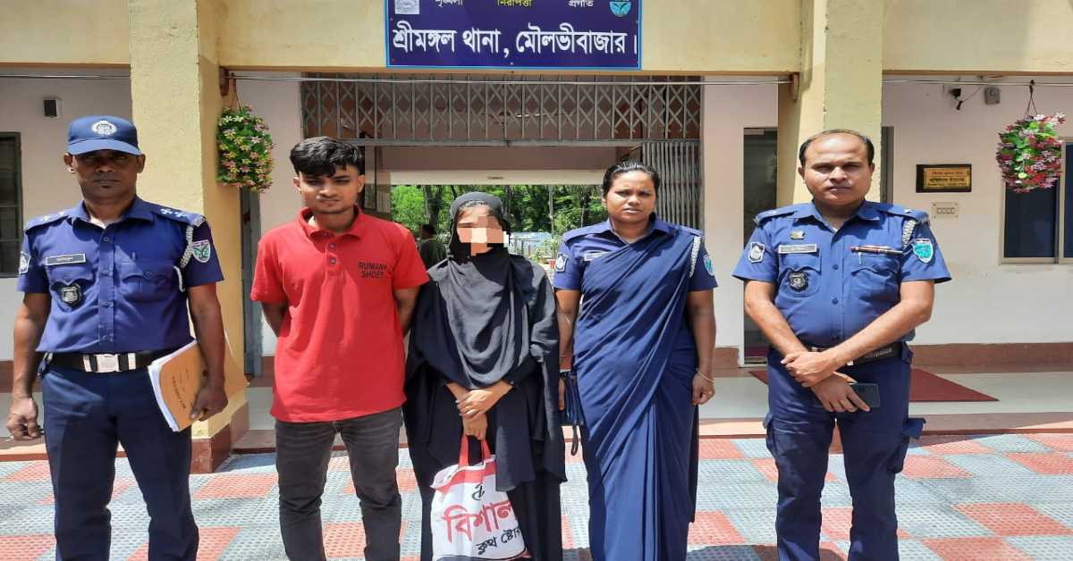 থানা পুলিশের হাতে গ্রেফতারের পর ওই শিশুর বাবা ও মা। ছবি- আই নিউজ থানা পুলিশের হাতে গ্রেফতারের পর ওই শিশুর বাবা ও মা। ছবি- আই নিউজ