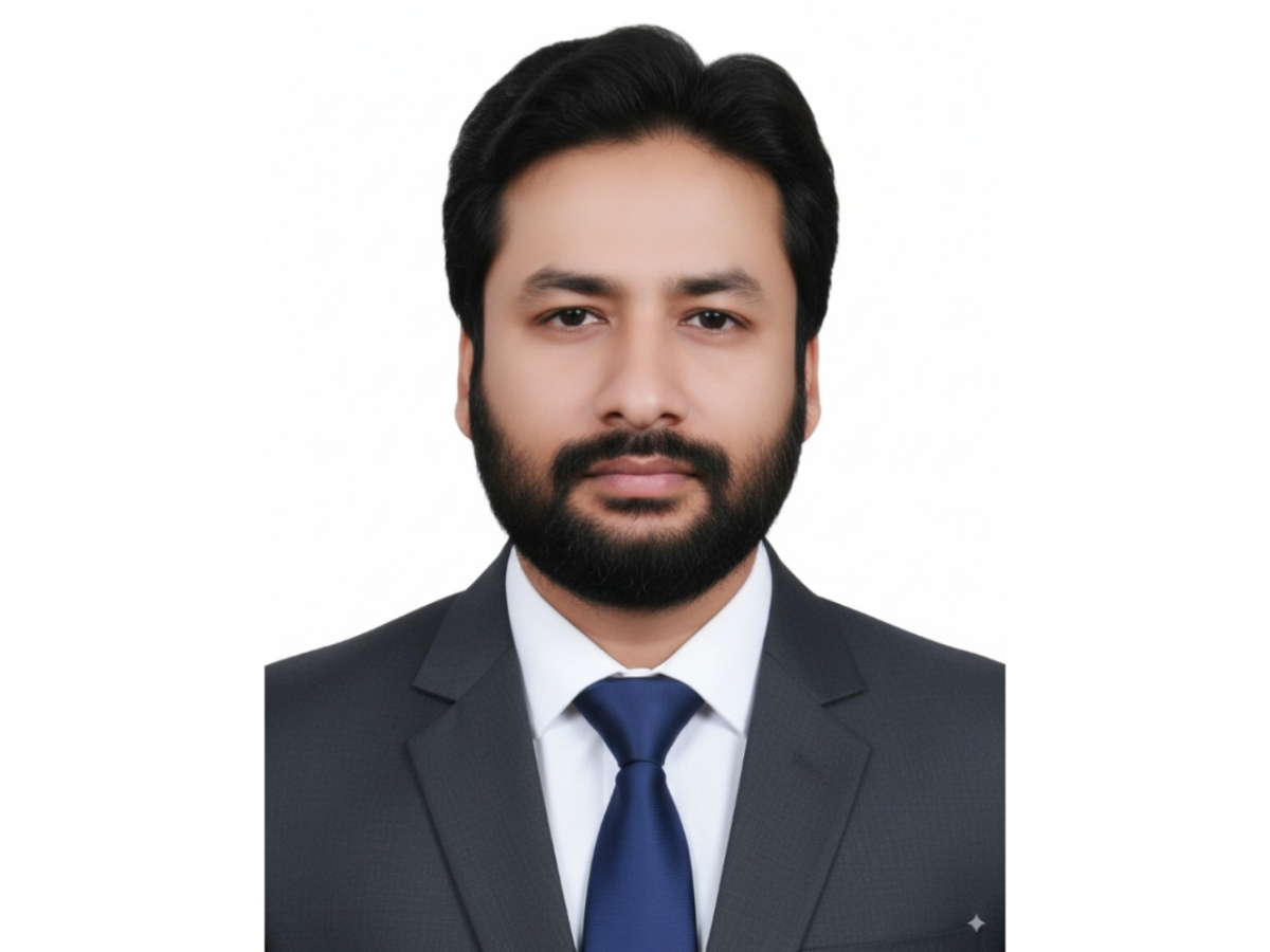 কুমিল্লা শিক্ষাবোর্ড মডেল কলেজের রাষ্ট্রবিজ্ঞান বিভাগের প্রভাষক ও লেখক মায়মুন শরীফ রাইয়ান