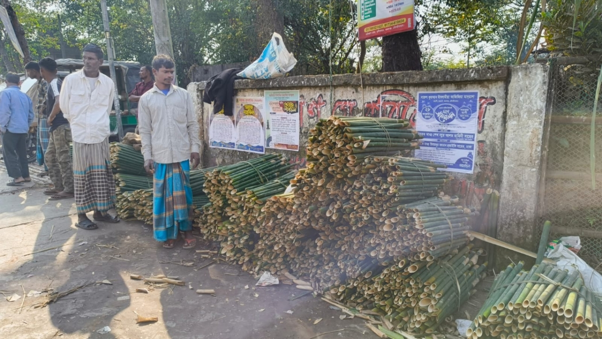 আধুনিকতার ভিড়ে হারিয়ে যাচ্ছে সিলেটের ঐতিহ্যবাহী চুঙ্গাপুড়া পিঠা। ছবি: আই নিউজ