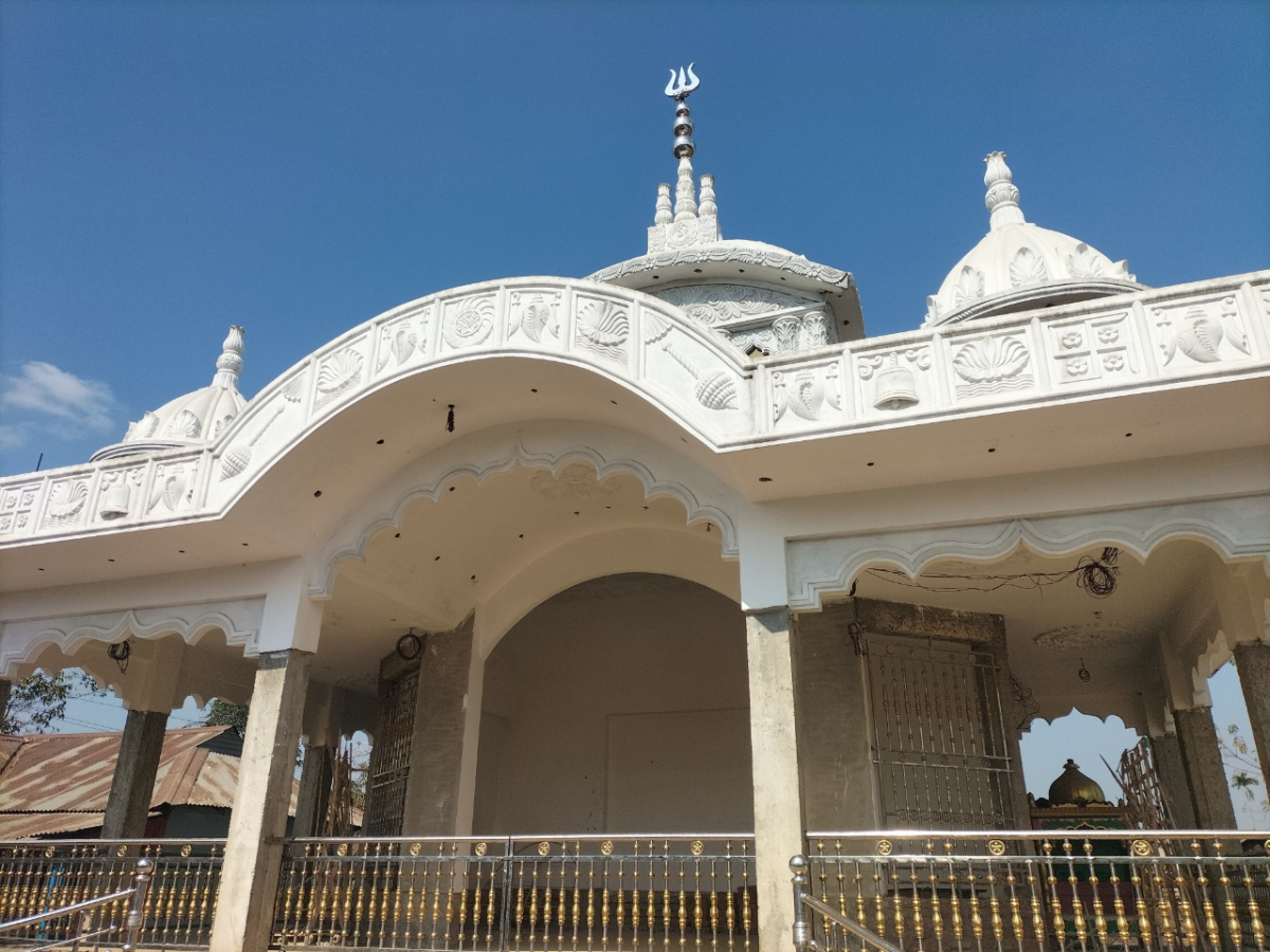 রাজঘাট চা বাগানের নবনির্মিত দুর্গা মন্দির। ছবি: আই নিউজ